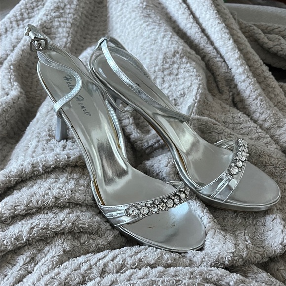 Glamorous Silver Rhinestone Heels - Picture 1 of 1